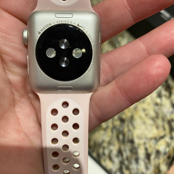 EUC Series 3 Nike GPS 38mm Apple Watch - Picture 6 of 6